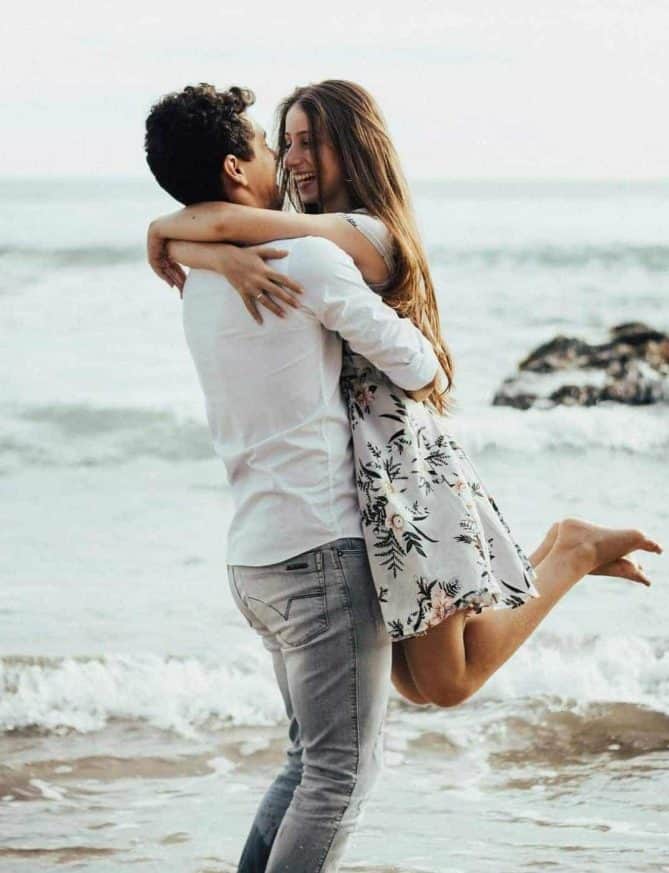 adult-therapy-counseling-texas adult therapy, happy couple at beach texas